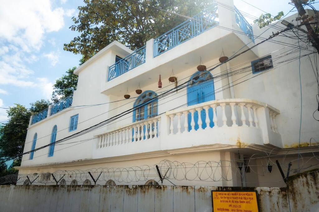 Blue Door Villa By Homeyhuts Rājpur Exterior photo