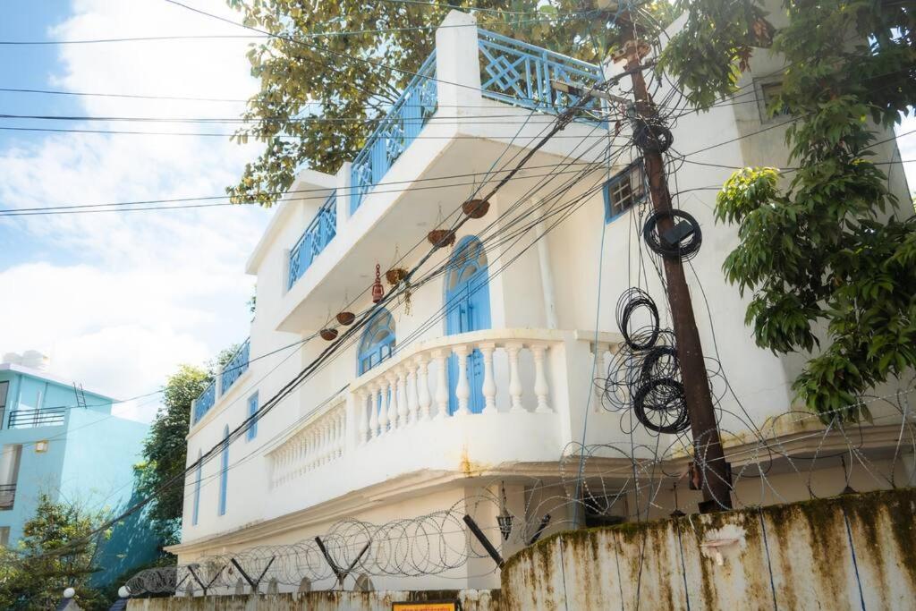 Blue Door Villa By Homeyhuts Rājpur Exterior photo